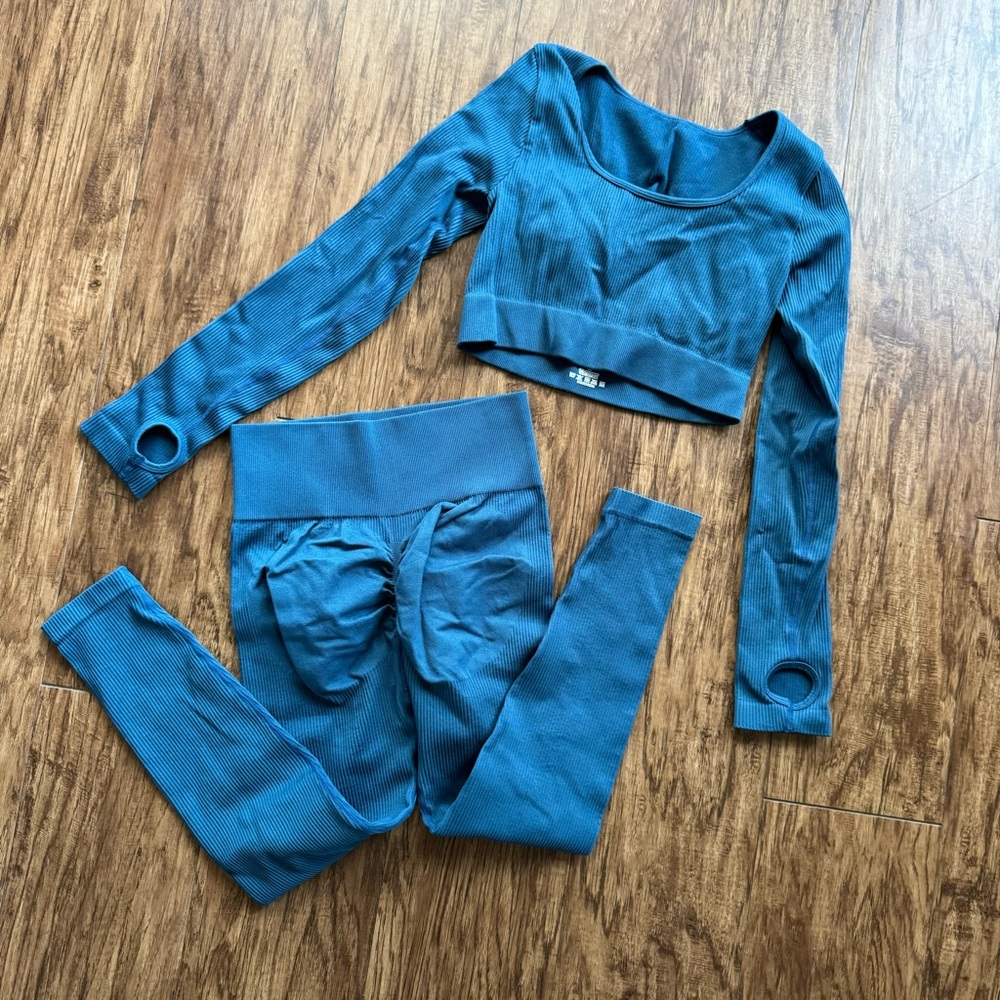 High Waist Leggings and Long Sleeve Crop Top